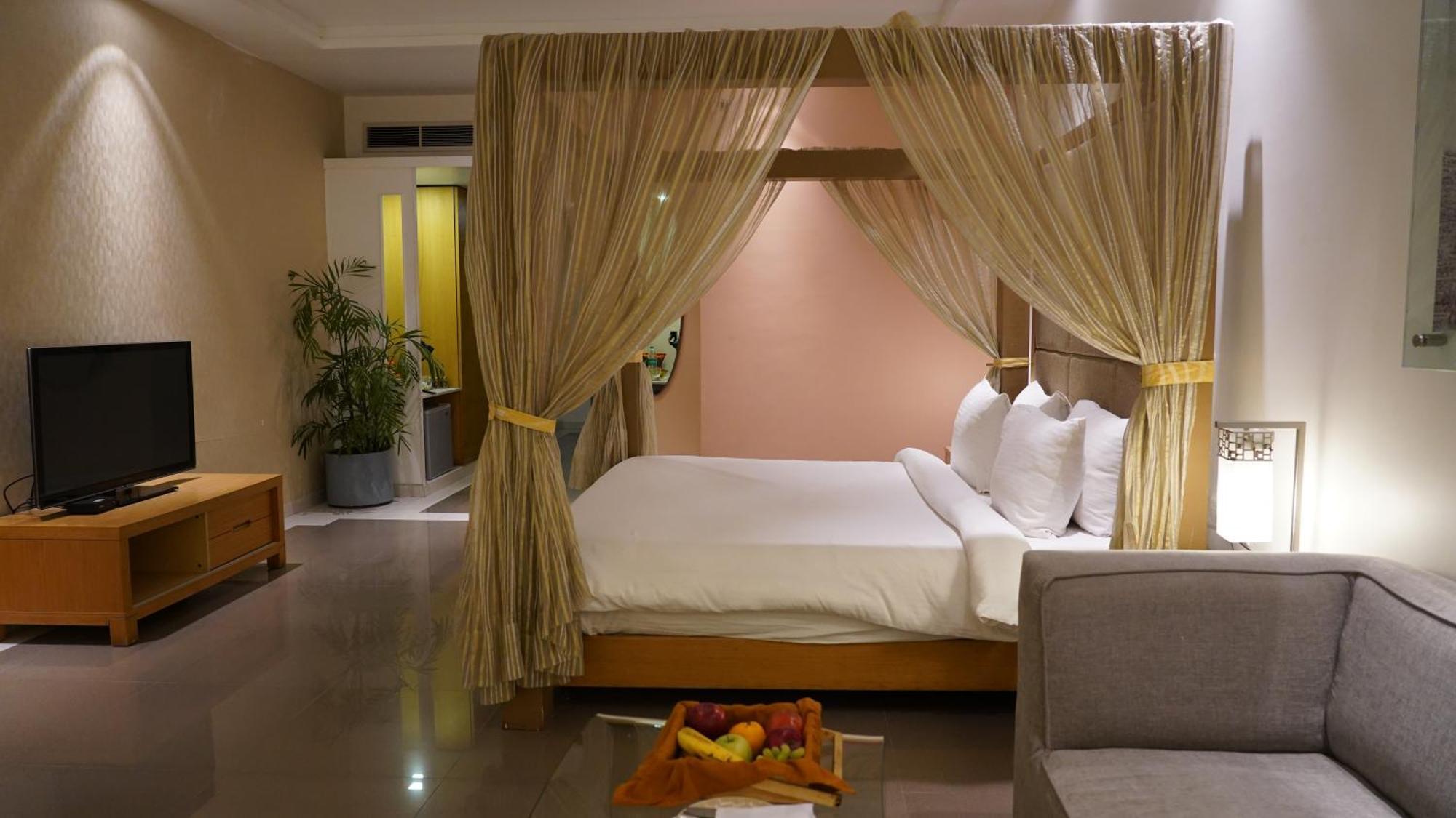 Seasons Rajkot Hotell Exteriör bild