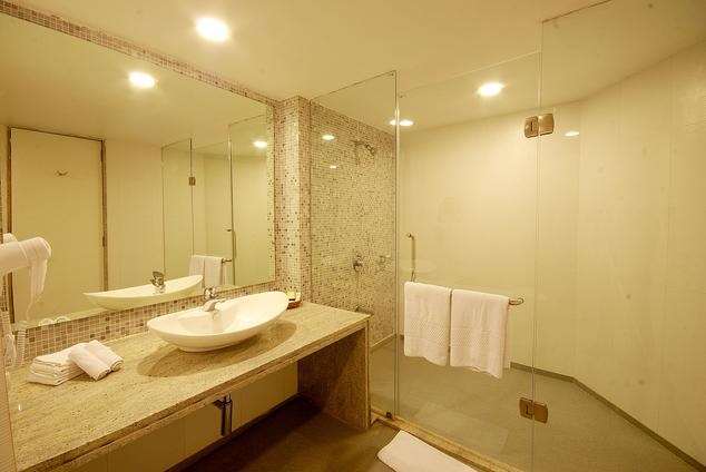 Seasons Rajkot Hotell Rum bild