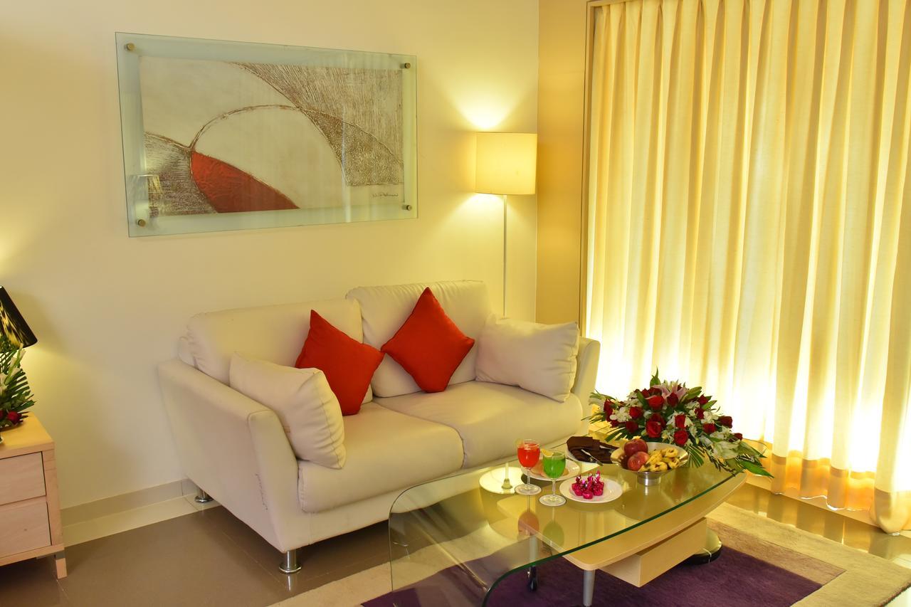 Seasons Rajkot Hotell Exteriör bild