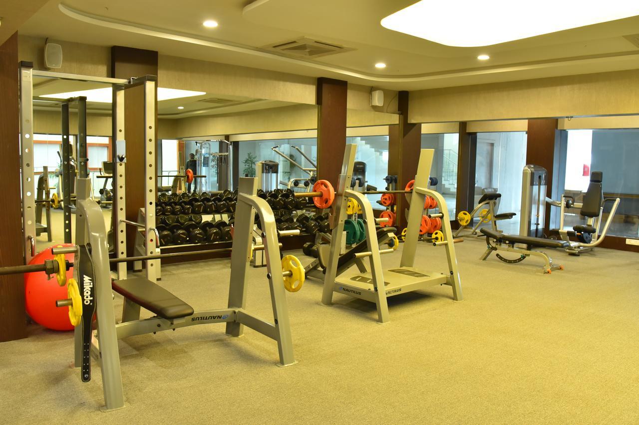 Seasons Rajkot Hotell Exteriör bild