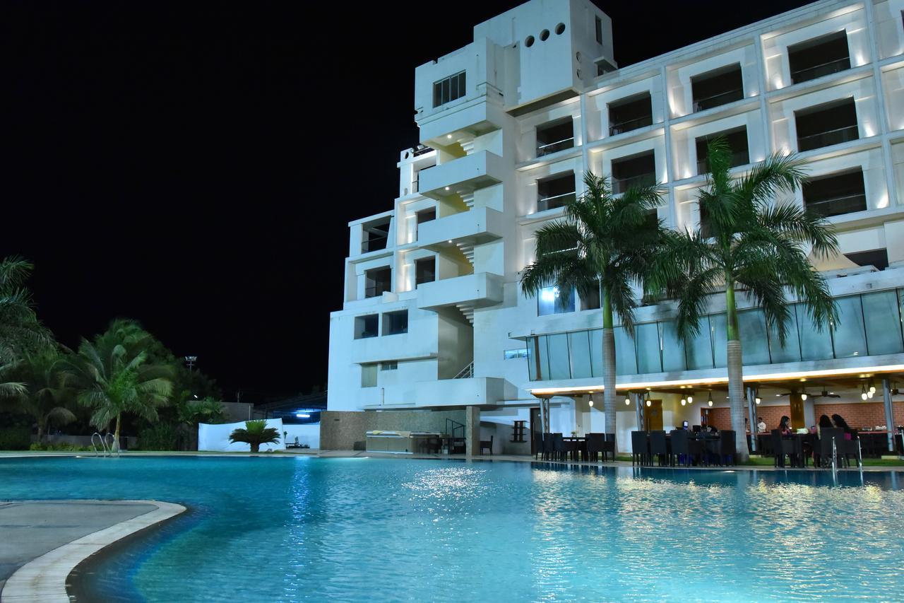 Seasons Rajkot Hotell Exteriör bild