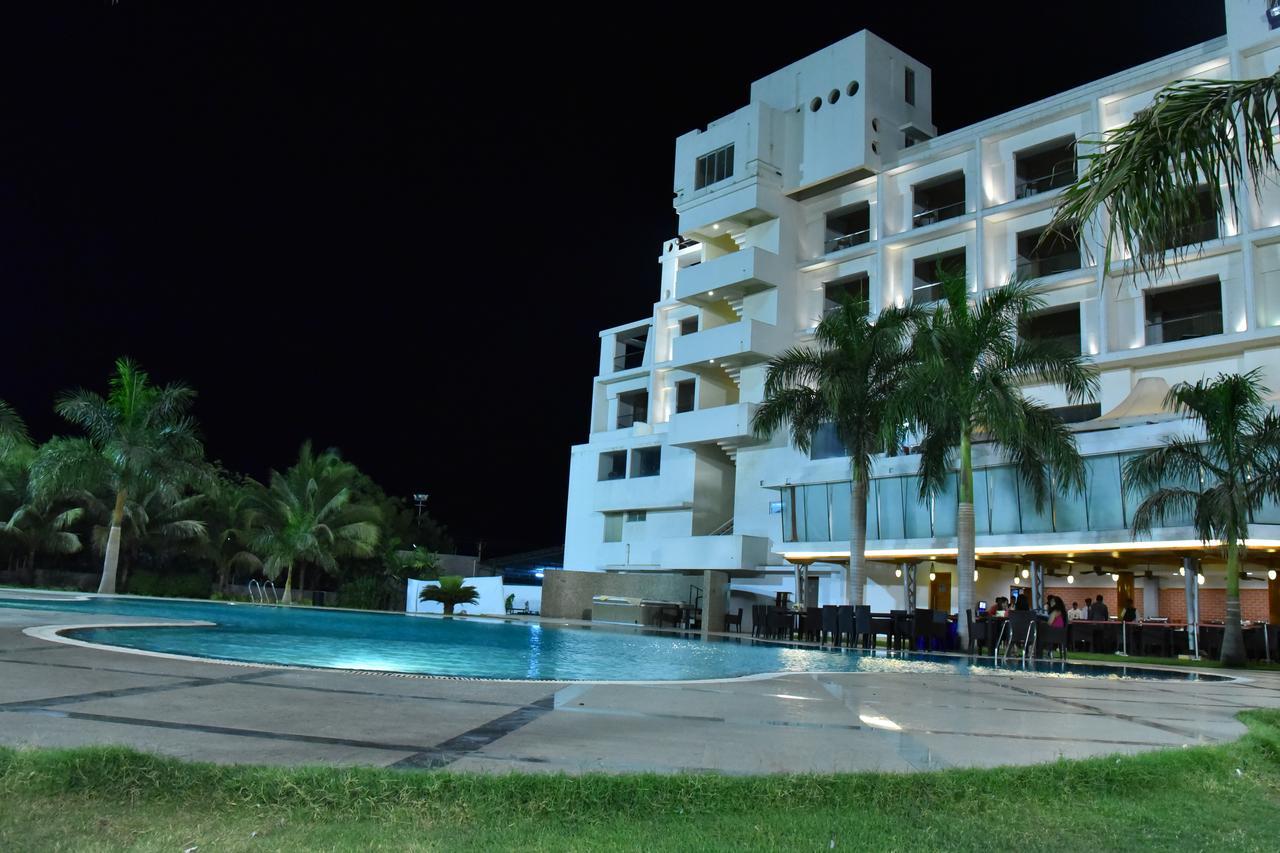 Seasons Rajkot Hotell Exteriör bild