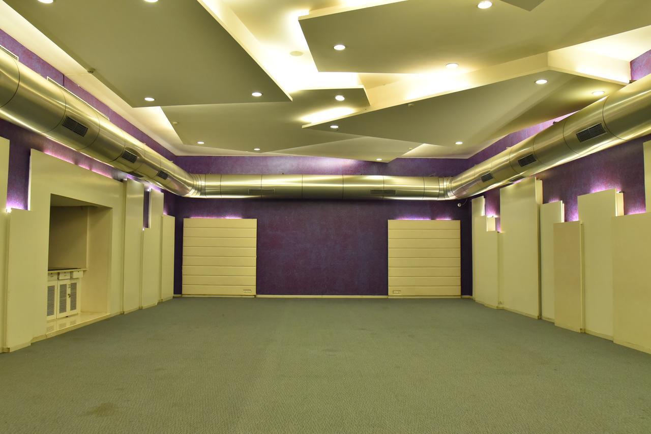 Seasons Rajkot Hotell Exteriör bild